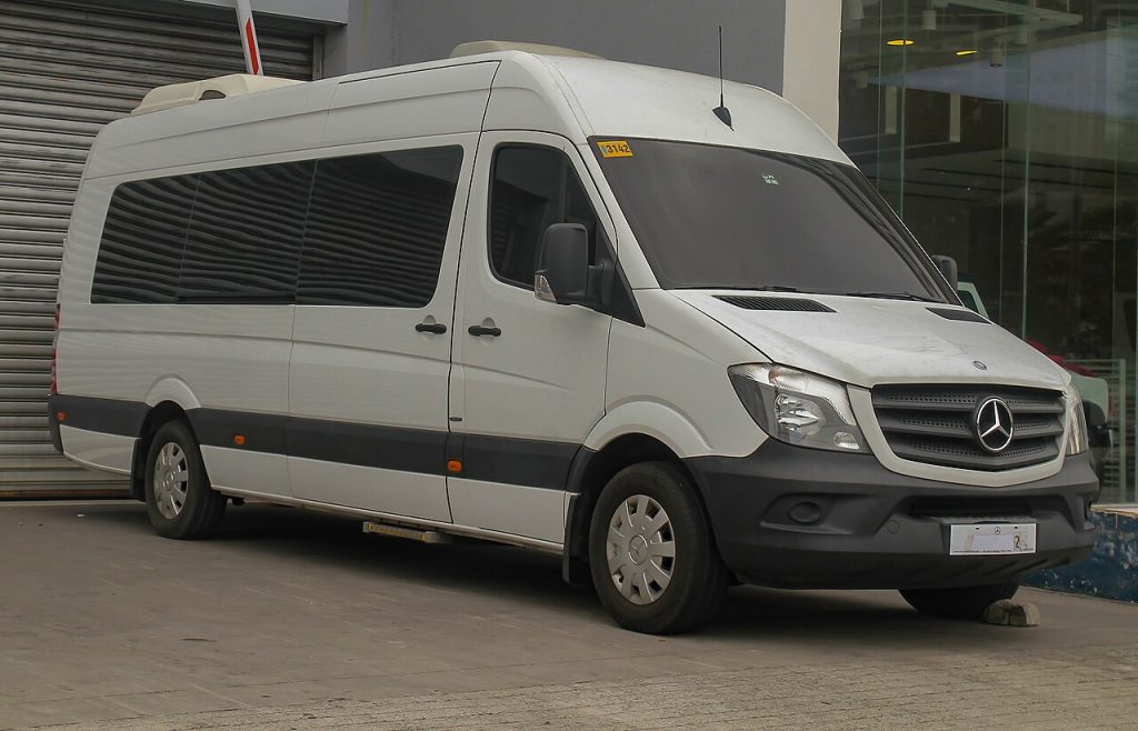 Minibus Mercedes-Benz Sprinter 19 places - transfert groupe aeroport Paris